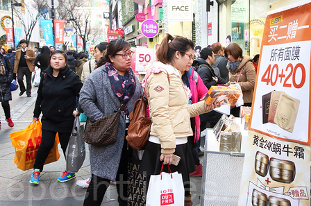 [新聞] 受韓流明星影響 中國遊客愛上韓國化妝品